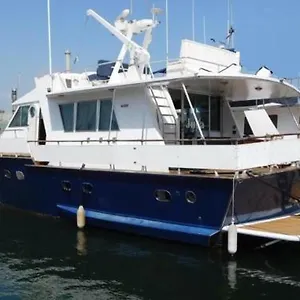  Hotel en barco Your Own Private Yacht España